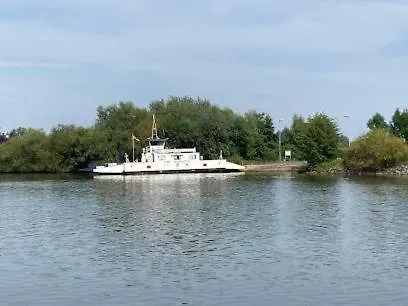 Riverblick Near Frankfurt Hainburg