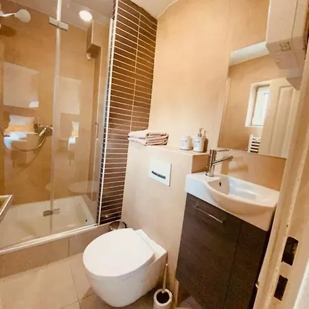 Apartment Riverblick Near Frankfurt Hainburg